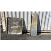 Image 3 : TRACTOR CANOPY AND TAIL GATE PROTECTOR
