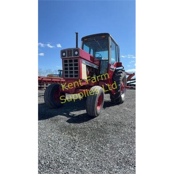 INTERNATIONAL 1086 TRACTOR