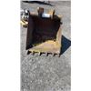 Image 6 : BACHOE 28" BUCKET
