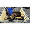 Image 1 : TOTE OF HYDRAULIC TREASURES