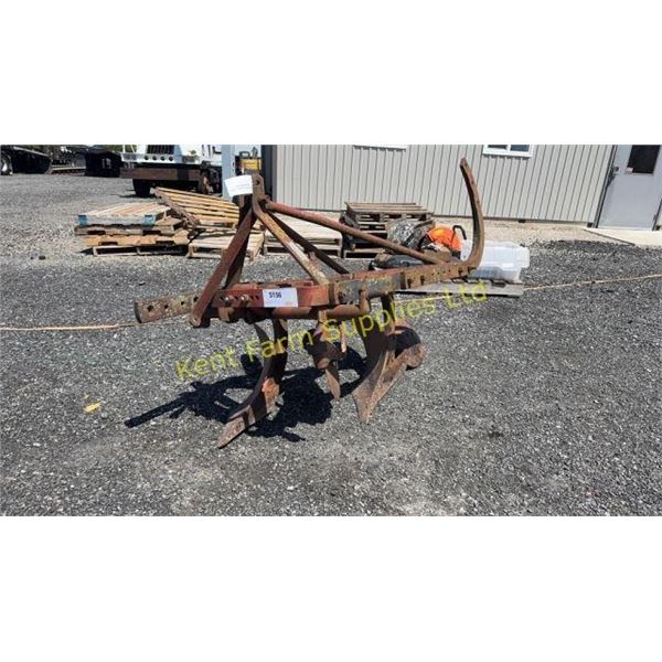 MASSEY HARRIS FERGUSON 72, 2 FURROW PLOW