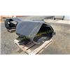 Image 3 : JOHN DEERE 4000 SERIES SPRAYER FENDERS