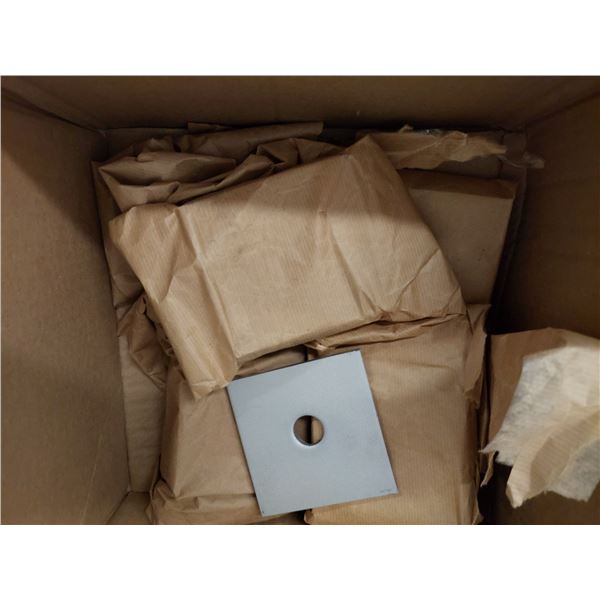 LOT DE 60 PLAQUES 4" X 4" EN ACIER