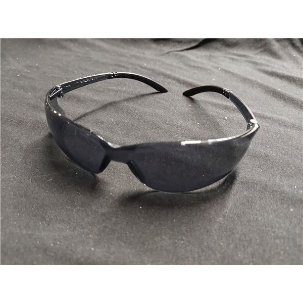 BOITE DE 12 LUNETTES DE SÉCURITÉ Z2400 SET316 ZENITH