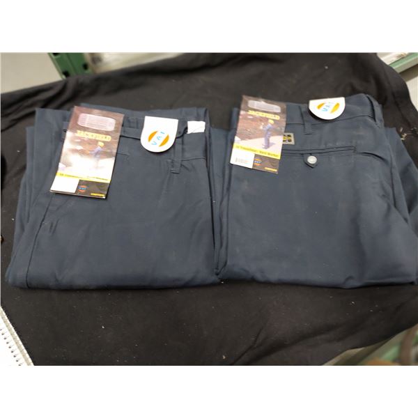LOT DE 2 PAIRES PANTALON TRAVAIL GR. (1)-36 (1)-34