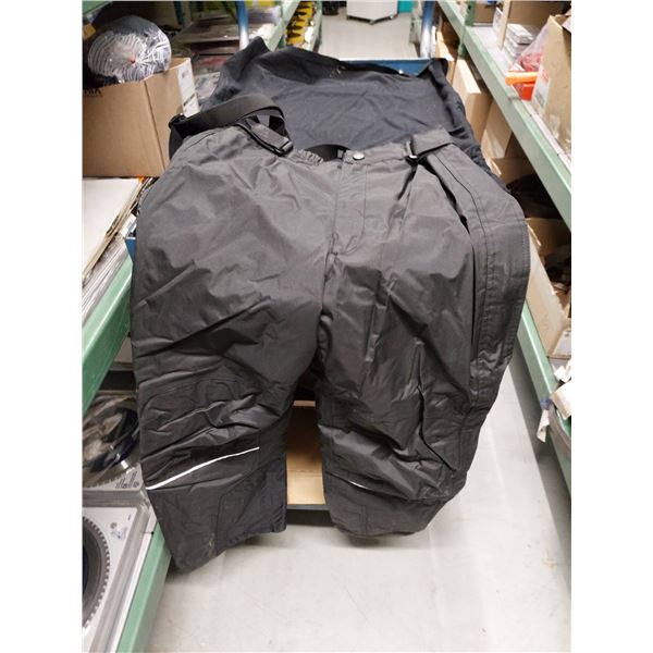 LOT DE 2 PAIRES PANTALON NEIGE GR. ASST.