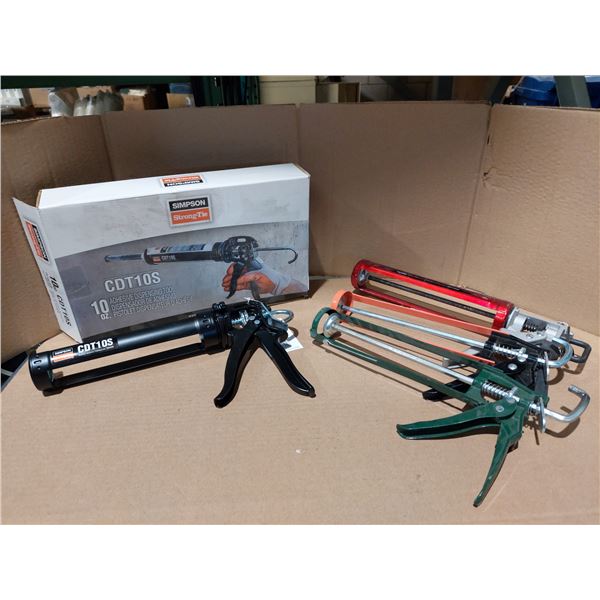 LOT DE 4 PISTOLETS À CALFEUTRAGE ASST.