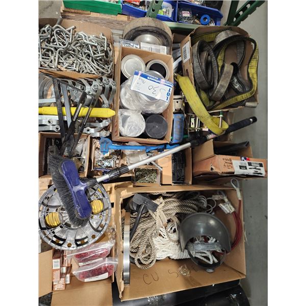 LOT D’ITEMS ASST.