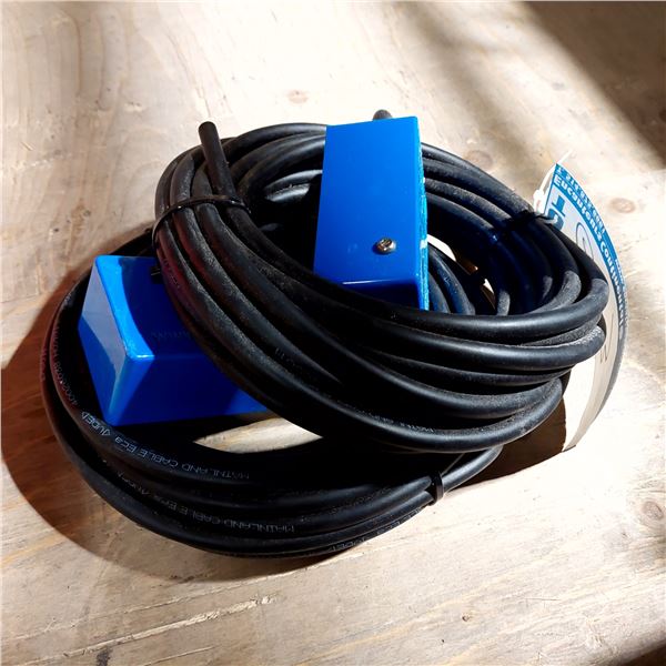 LOT DE 2 CÂBLES POUR POMPE