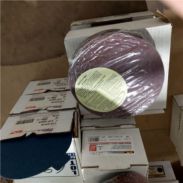 LOT 8 BTE DE DISQUES À SABLER ASS. VOIR PHOTO