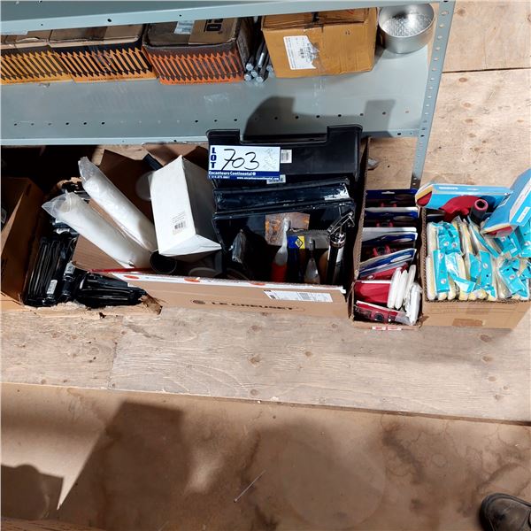 LOT DE 40+ ITEMS À PEINTURE ASS. VOIR PHOTO