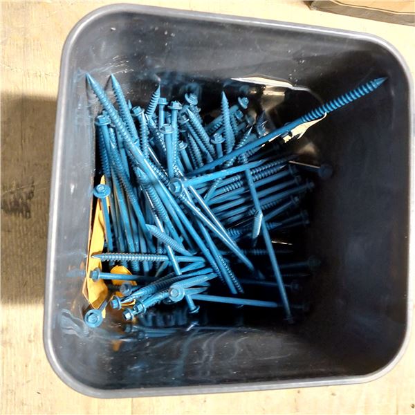 LOT DE 100+ VIS À BÉTON 10"