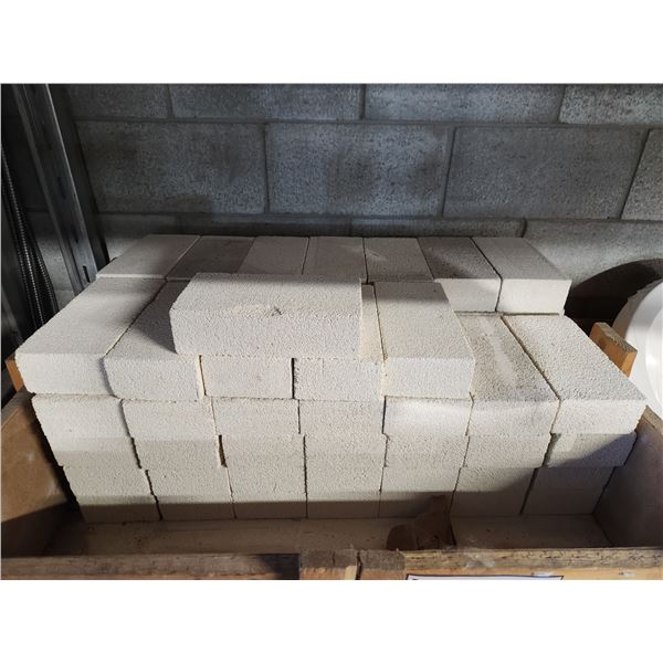 LOT DE 60 BRIQUES