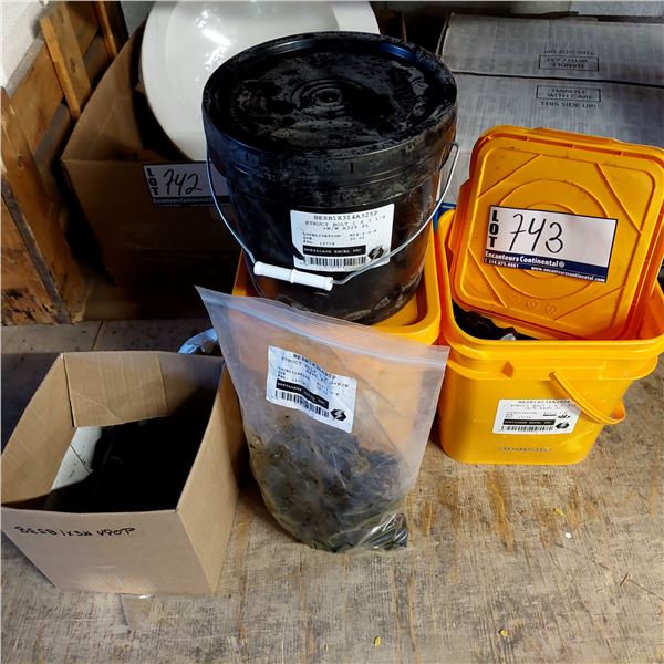 LOT DE 120+ BOULONS POUR STRUT ASS.