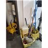 Image 1 : LOT D’ACCESSOIRES MENAGERS ASST.