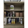 Image 3 : LOT DE 2 ARMOIRES AVEC PRODUITS ASST.