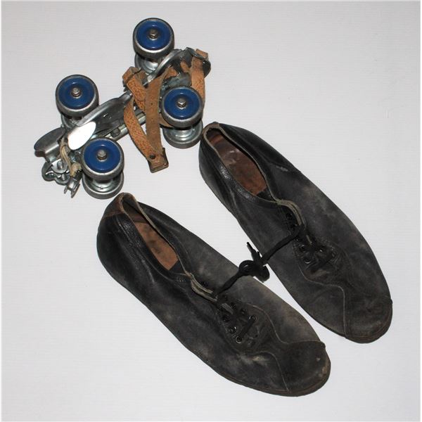 VINTAGE ROLLER SKATES/SHOES