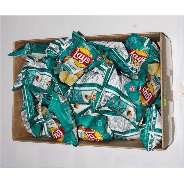 LAYS SALT & VINEGAR POTATO CHIPS (26 X 40G)