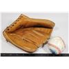 Image 1 : VINTAGE HURRICANE BASEBALL GLOVE