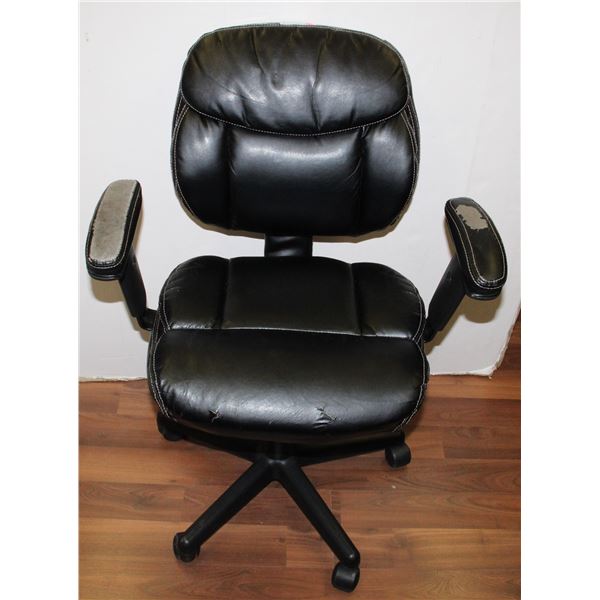 ROLLING OFFICE CHAIR