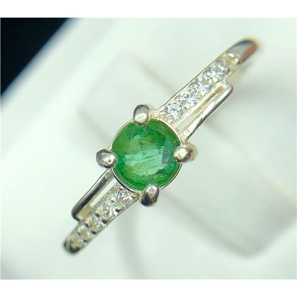 *^1.4 ct Certified Silver Emerald gemstone Ring - Size 7  ($1,193 Appraisal)