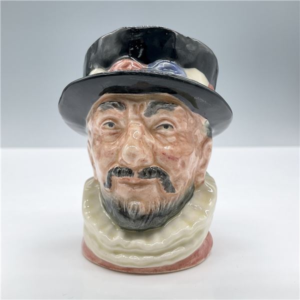 Beefeater ER D6233 - Small - Royal Doulton Character Jug