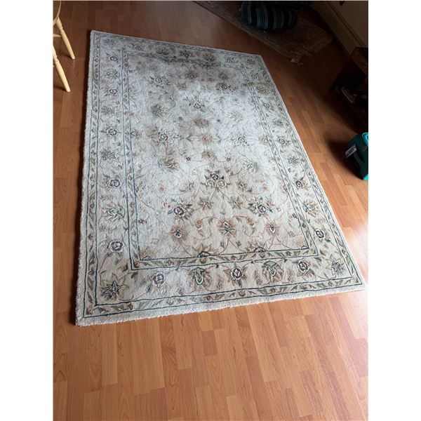 Area carpet hundred percent wool 5 foot 4" x 8'