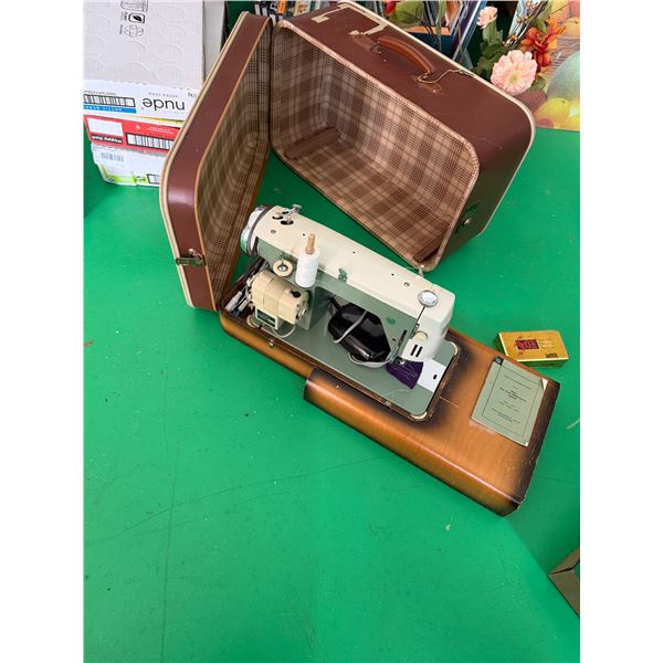 Ideal zick Zack sewing machine