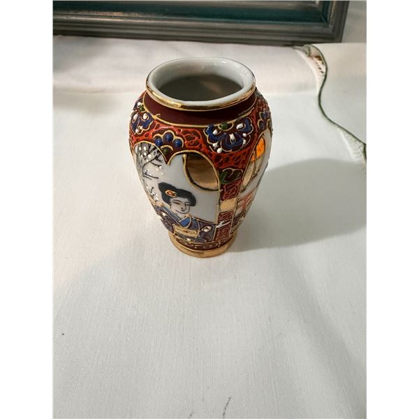 Satsuma style vase 3 inches