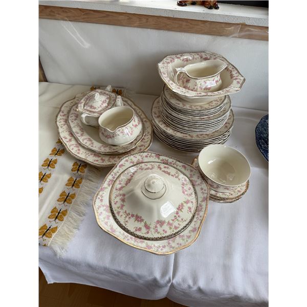 Alfred MEAKIN England, Harmony Rose dishes