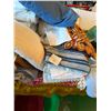 Image 1 : Assorted linens, bedding, etc.