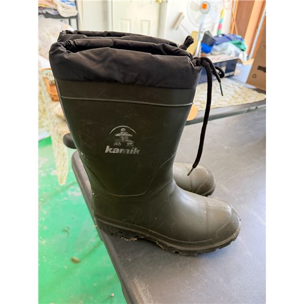 KAMIK boots size 9