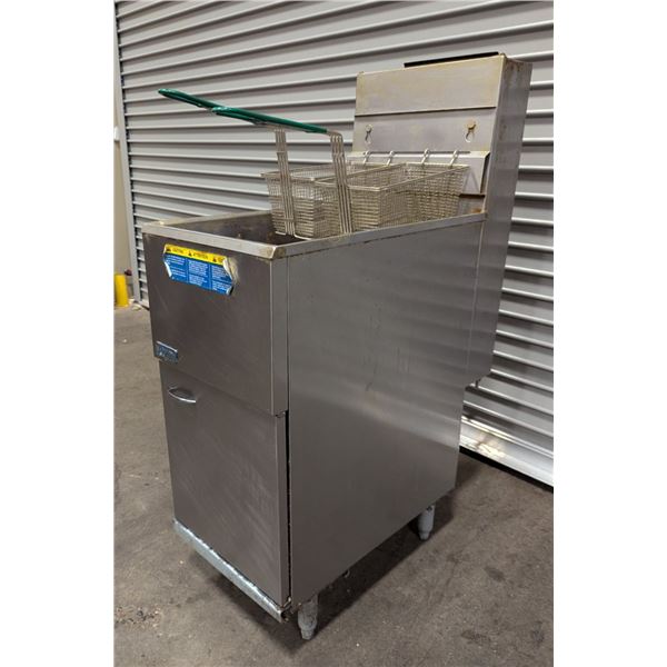 Pitco 40C+ 40lb Natural Gas Deep Fryer