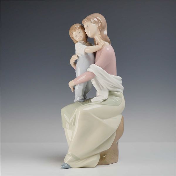 Lladro Porcelain Figurine, A Mother's Love 1006634