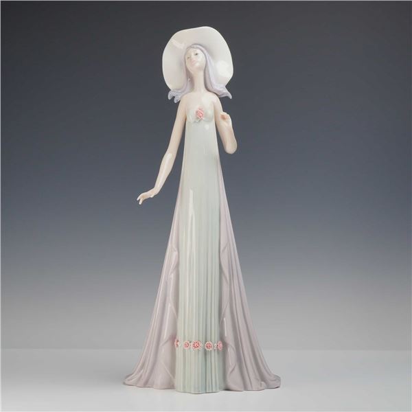 Lladro Porcelain Figurine, The Debutante 01001431
