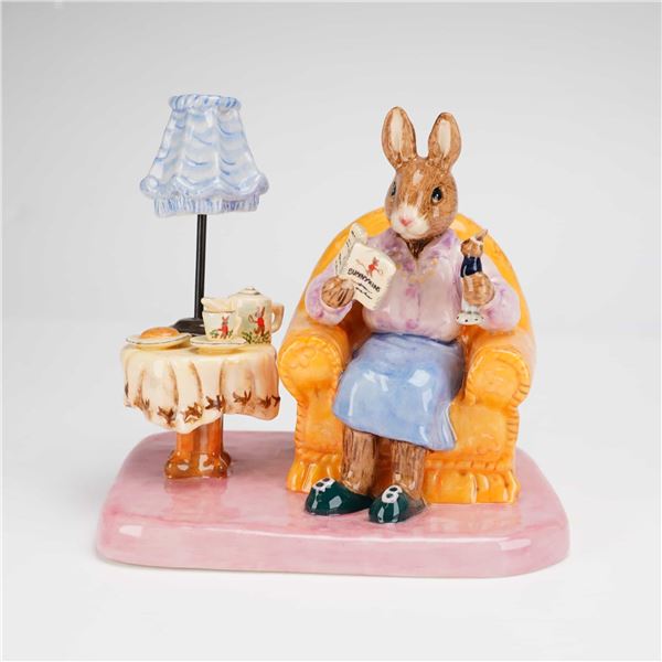 Royal Doulton Limited Edition Bunnykins Figurine, Mrs. Collector (DB335)