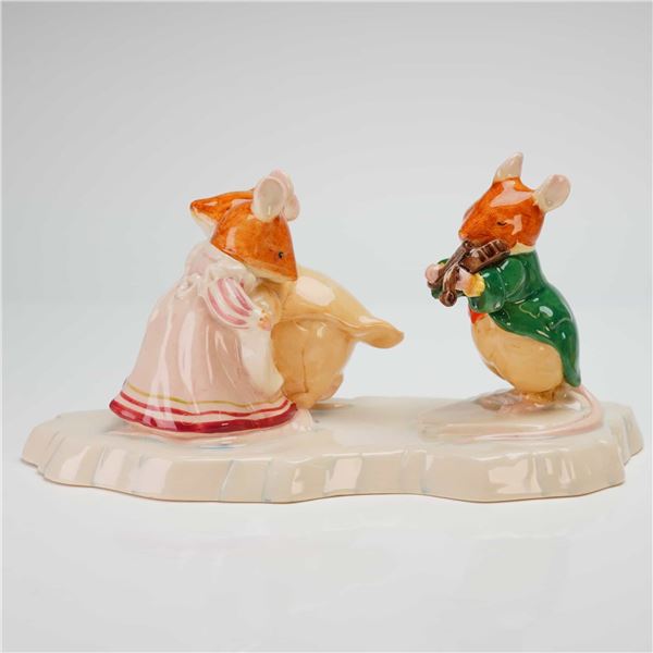 Royal Doulton Brambly Hedge Figurine, The Ice Ball DBH30