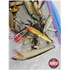Image 2 : Variety of Fishing Lures (24) - Crank Baits and Top Water