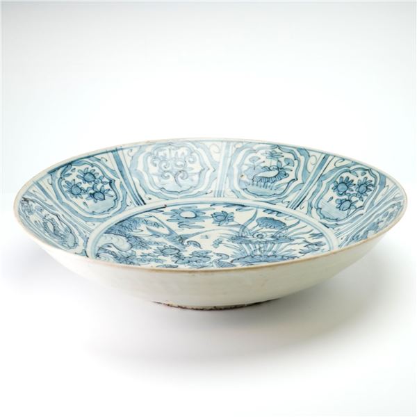 Large Chinese Blue and White Export Swatow Ware Charger Bowl