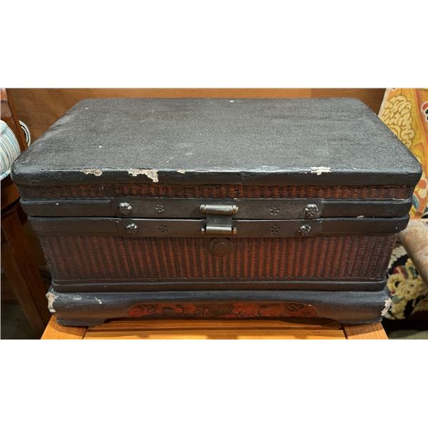 Wooden Chest w/ Ribbed Design & Hinged Lid made in China 18" x 12" x 10"H