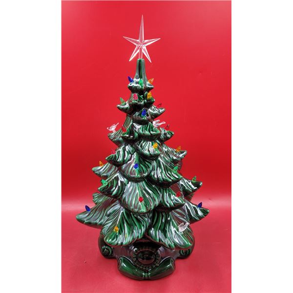 VTG Light-Up Ceramic Christmas Tree