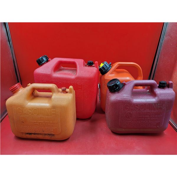 4 Jerrycans