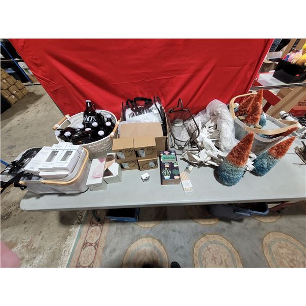 LG Lot of New Christmas Decor