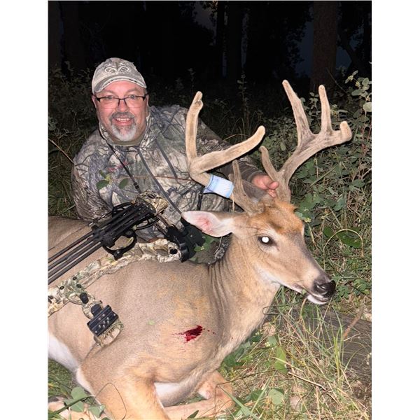 Archery Trophy Whitetail North Dakota large body Bucks without the Hassell of going to Canada