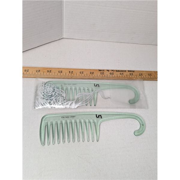 Unwash - the new clean Hanging Combs