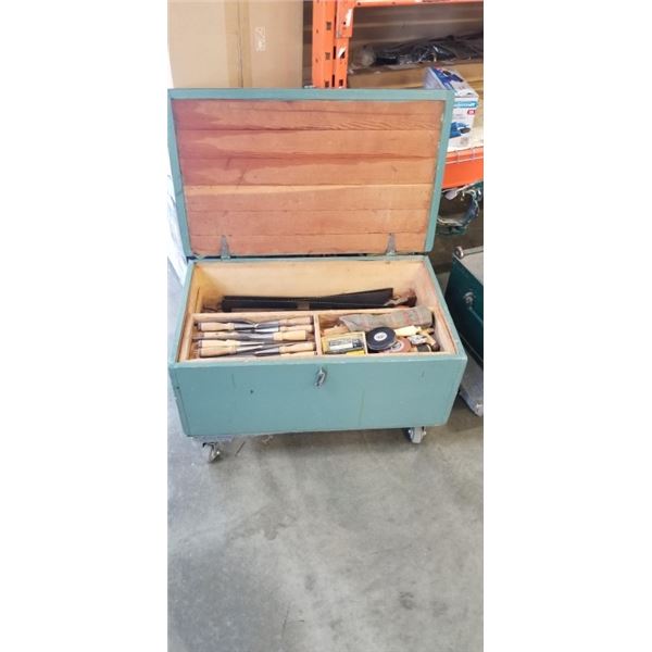ANTIQUE CARPENTERS TOOL BOX WITH SAWS, CHISELS, ETC