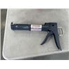 Image 3 : CASE OF NEW SEALANT AND CAULKING GUNS