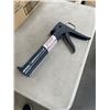 Image 4 : CASE OF NEW SEALANT AND CAULKING GUNS