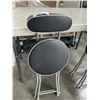 Image 4 : 4 BLACK FLODING STOOLS