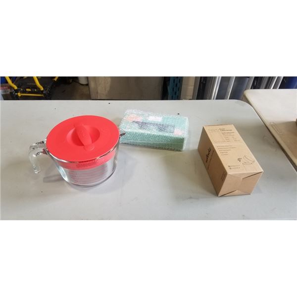 NEW PYREX PREPWARE 2 QUART GLASS MEASURING CUP WITH LID AND ELECTRIC COFFEE GRINDER AND BINCA VIDOU 